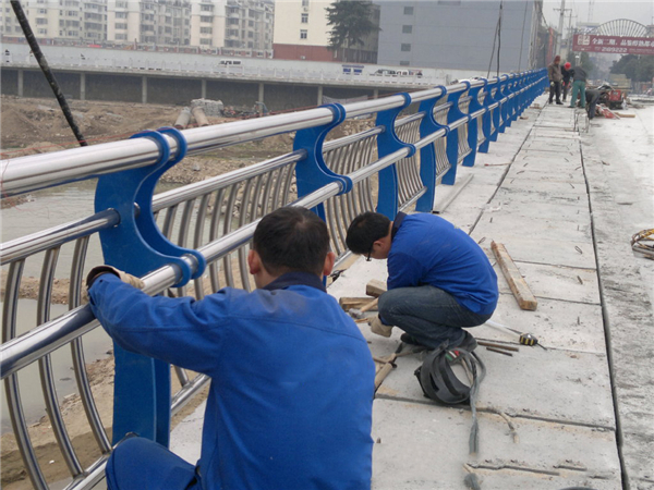 山西不锈钢河道护栏的特性及其在城市景观中的应用
