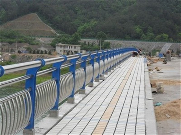 山西不锈钢桥梁护栏是一种什么材质的护栏